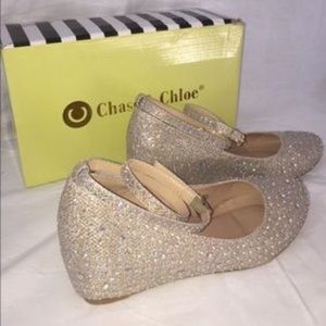 Chase&Chloe Sparkly Gold Wedge with Strap